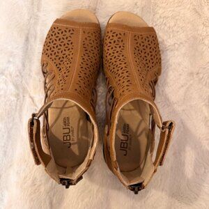 Size 7.5 JBU open-toe sandals